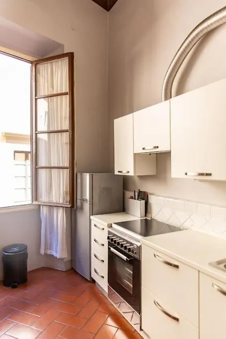 Elegant Apartment Near Piazza Della Signoria Florence