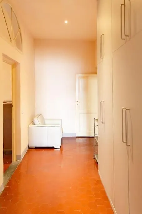 Elegant Apartment Near Piazza Della Signoria Florence
