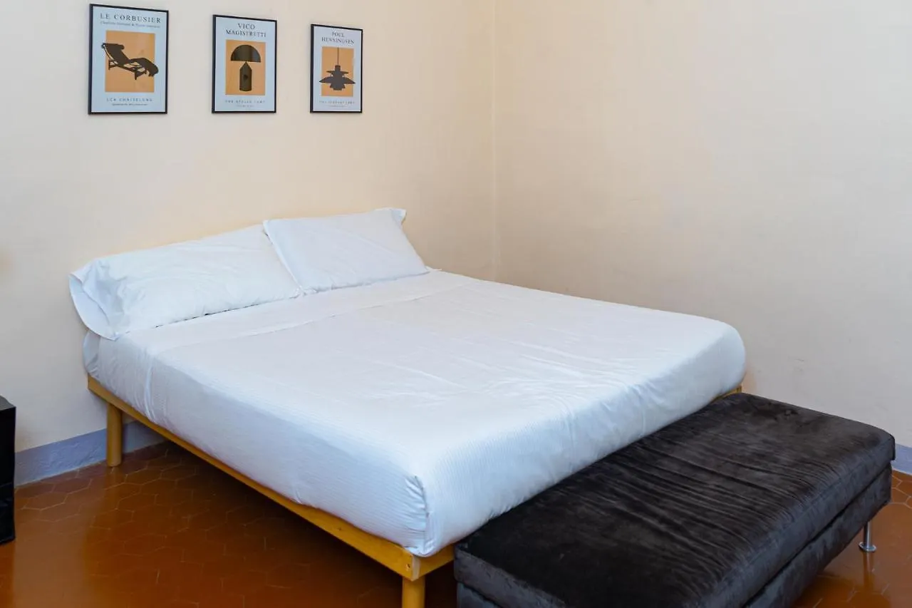 Elegant Apartment Near Piazza Della Signoria Florence
