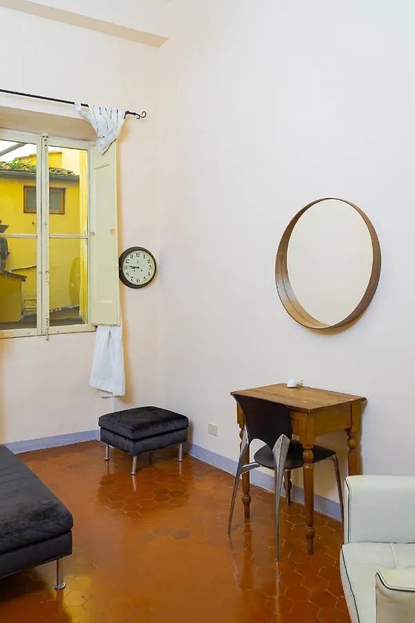 Elegant Apartment Near Piazza Della Signoria Florence